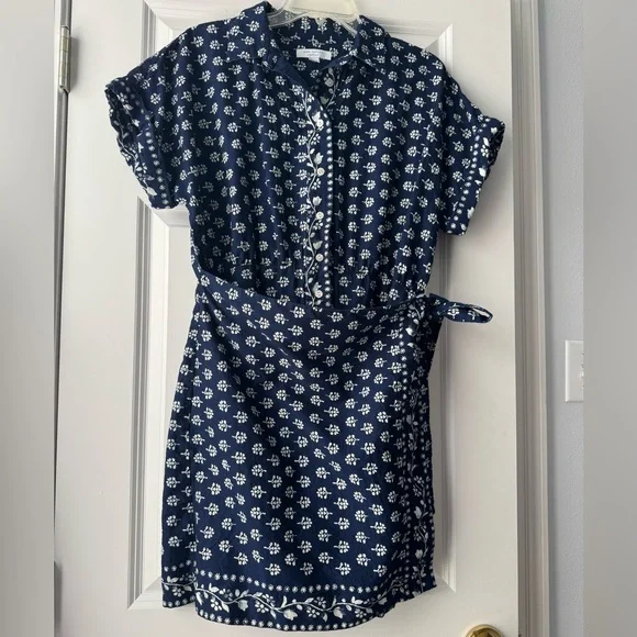 EUC! Ann Taylor Weekend Collection Petaled Wrap Shirtdress | Size 8 - Picture 2 of 9